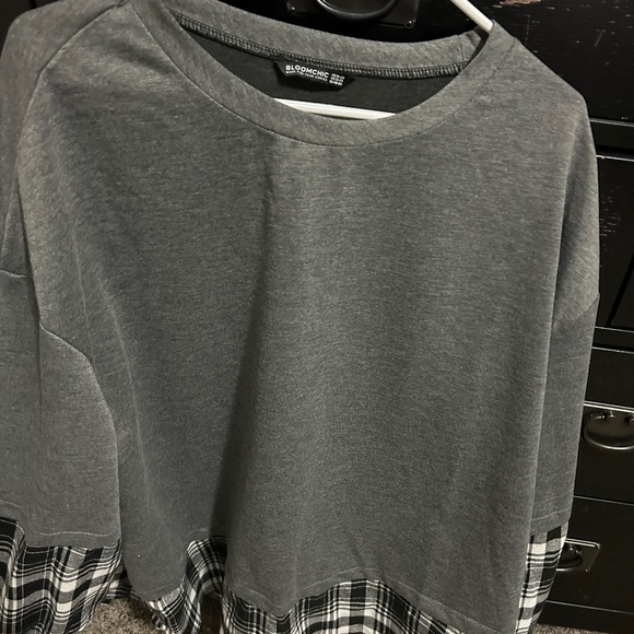 Sweater never worn - Picture 1 of 1